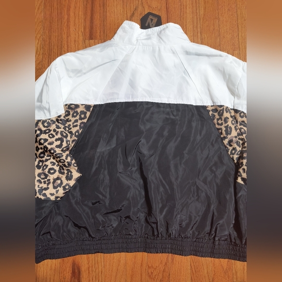 NWT New Look Sport wind suit cropped jacket, women's 3X, animal print - Picture 10 of 11